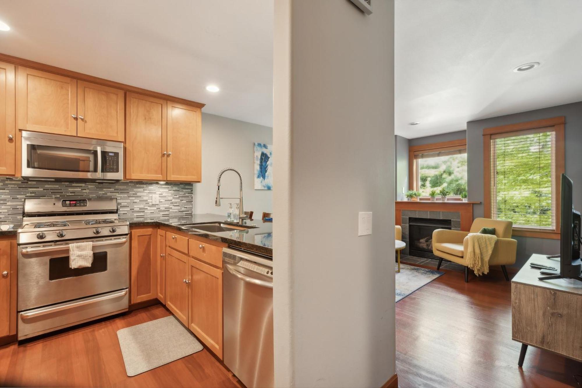 Appartement Charming 2br Townhouse Near